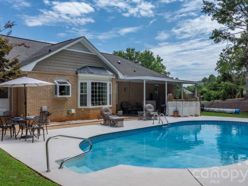 190 Moretz Court, Hickory, NC 28601.  MLS# CAR4352226, YatesRealty ID 5378. 