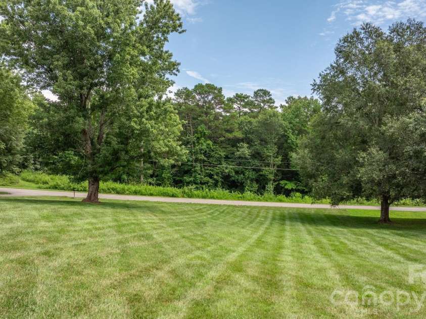 190 Moretz Court, Hickory, NC 28601.  MLS# CAR4352226, YatesRealty ID 5378. 