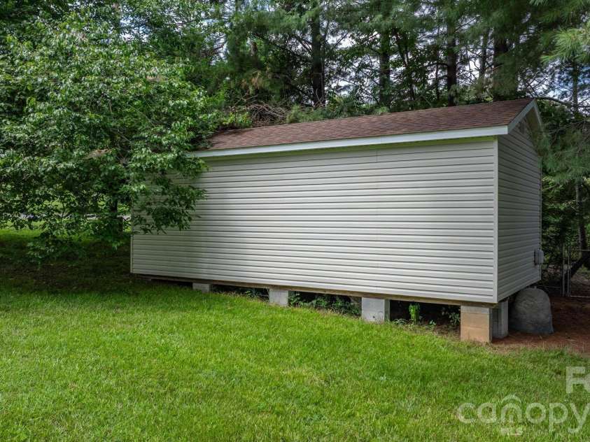 190 Moretz Court, Hickory, NC 28601.  MLS# CAR4352226, YatesRealty ID 5378. 