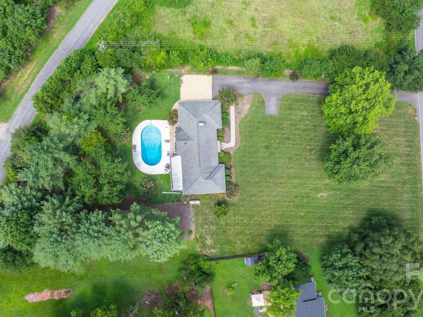 190 Moretz Court, Hickory, NC 28601.  MLS# CAR4352226, YatesRealty ID 5378. 