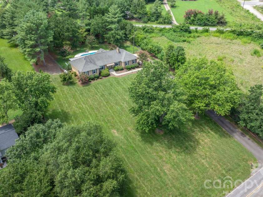 190 Moretz Court, Hickory, NC 28601.  MLS# CAR4352226, YatesRealty ID 5378. 