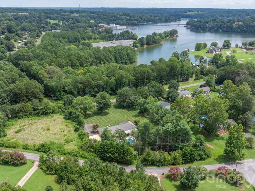 190 Moretz Court, Hickory, NC 28601.  MLS# CAR4352226, YatesRealty ID 5378. 