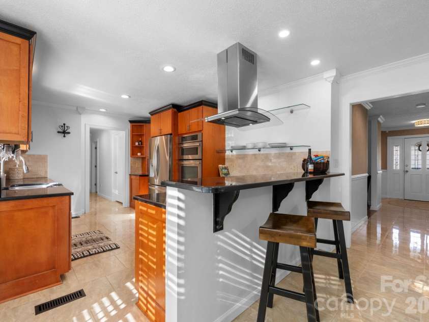 190 Moretz Court, Hickory, NC 28601.  MLS# CAR4352226, YatesRealty ID 5378. 