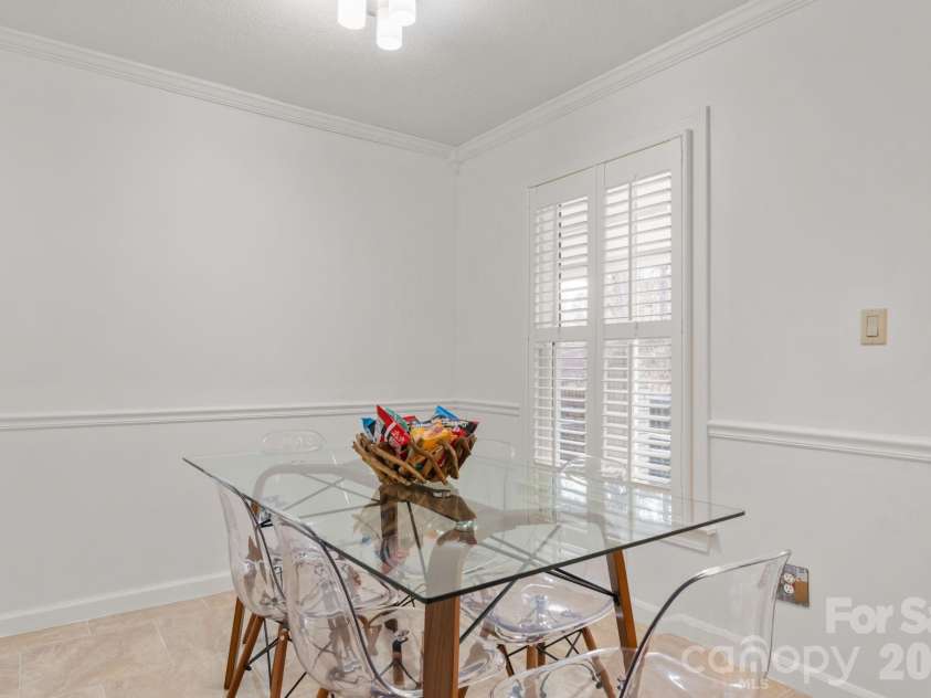 190 Moretz Court, Hickory, NC 28601.  MLS# CAR4352226, YatesRealty ID 5378. 