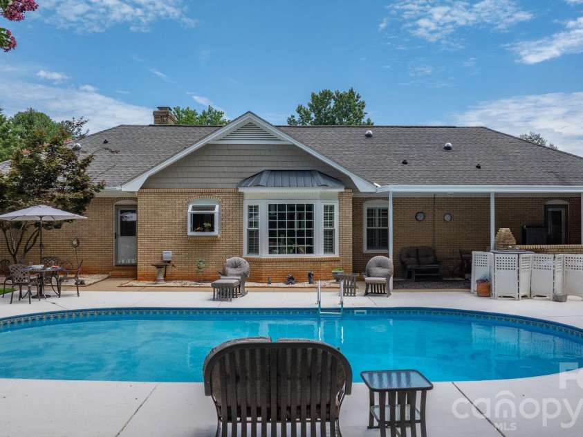 190 Moretz Court, Hickory, NC 28601.  MLS# CAR4352226, YatesRealty ID 5378. 