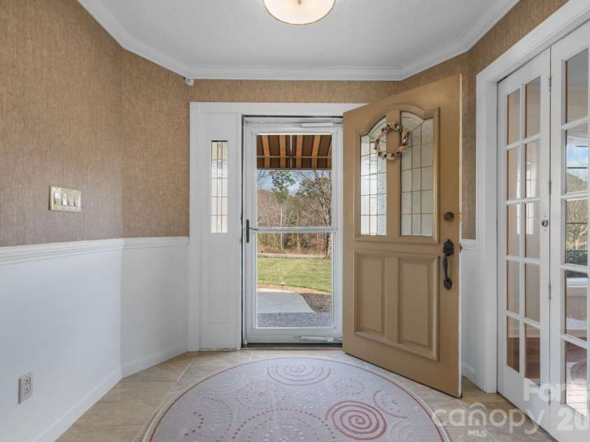 190 Moretz Court, Hickory, NC 28601.  MLS# CAR4352226, YatesRealty ID 5378. ENTRY