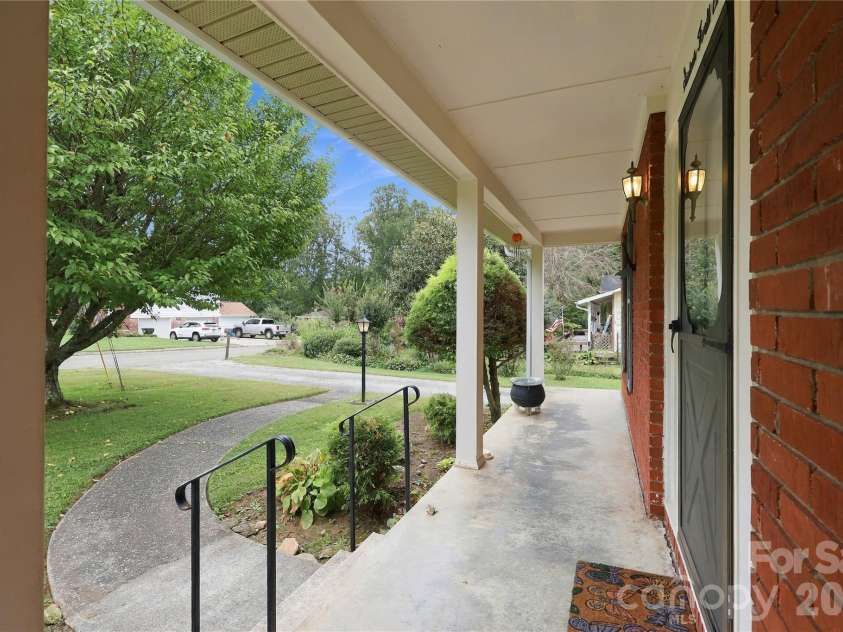 1641 Camelot Drive, Hendersonville, NC 28739.  MLS# CAR4418926, YatesRealty ID 53780. 