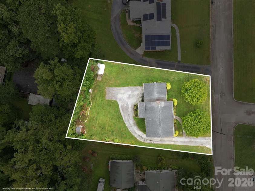 1641 Camelot Drive, Hendersonville, NC 28739.  MLS# CAR4418926, YatesRealty ID 53780. 