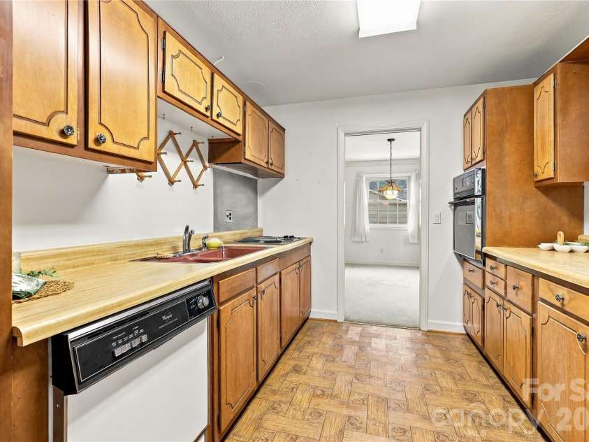 1641 Camelot Drive, Hendersonville, NC 28739.  MLS# CAR4418926, YatesRealty ID 53780. 