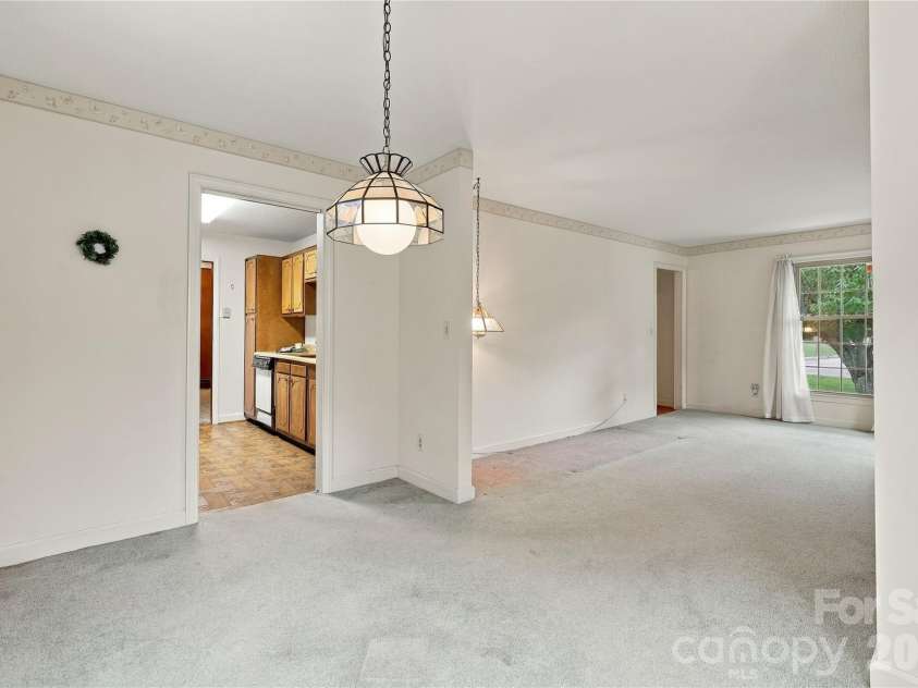 1641 Camelot Drive, Hendersonville, NC 28739.  MLS# CAR4418926, YatesRealty ID 53780. 