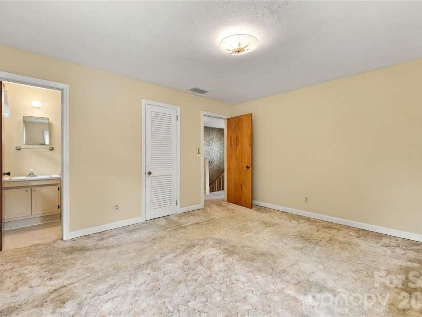 1641 Camelot Drive, Hendersonville, NC 28739.  MLS# CAR4418926, YatesRealty ID 53780. 