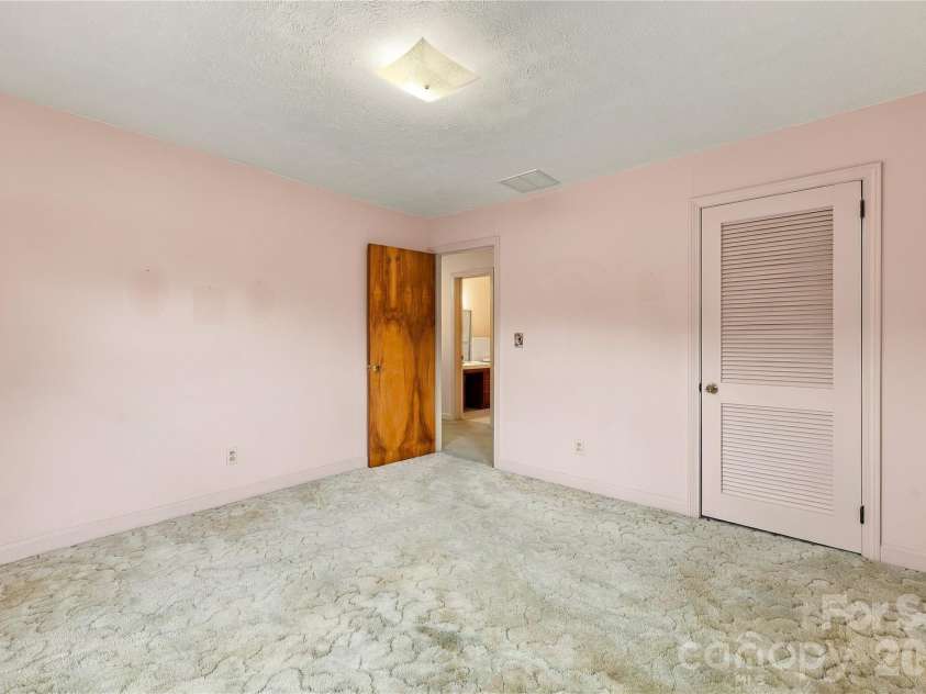 1641 Camelot Drive, Hendersonville, NC 28739.  MLS# CAR4418926, YatesRealty ID 53780. 