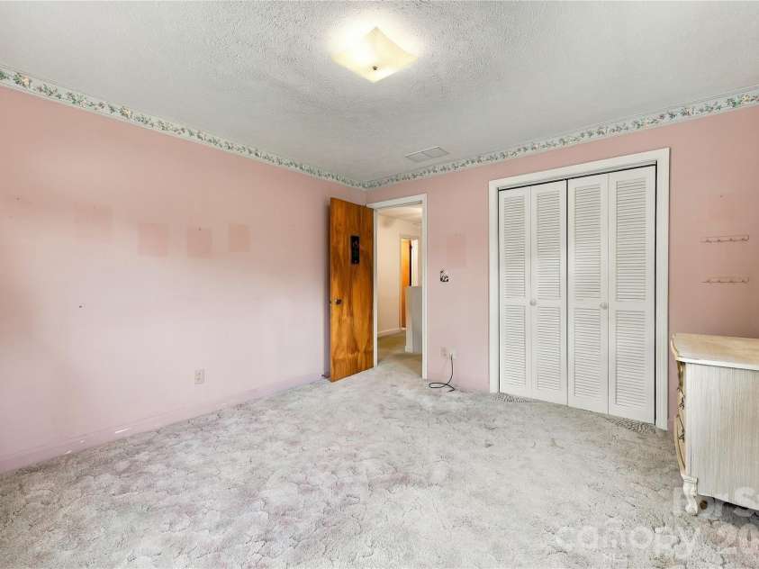 1641 Camelot Drive, Hendersonville, NC 28739.  MLS# CAR4418926, YatesRealty ID 53780. 