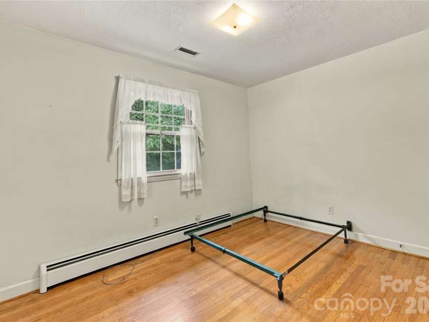 1641 Camelot Drive, Hendersonville, NC 28739.  MLS# CAR4418926, YatesRealty ID 53780. 