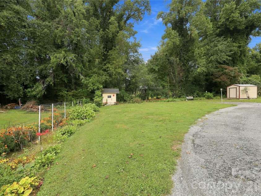 1641 Camelot Drive, Hendersonville, NC 28739.  MLS# CAR4418926, YatesRealty ID 53780. 