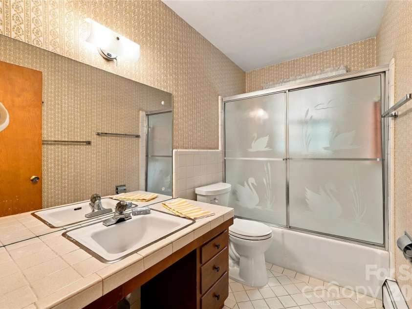 1641 Camelot Drive, Hendersonville, NC 28739.  MLS# CAR4418926, YatesRealty ID 53780. Full Bath Up Stairs
