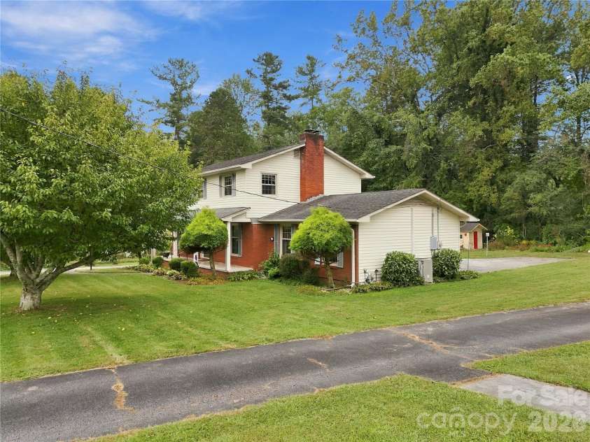 1641 Camelot Drive, Hendersonville, NC 28739.  MLS# CAR4418926, YatesRealty ID 53780. Make your appointment today!
