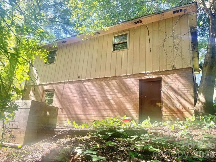 419 Rocky Brook Drive, Shelby, NC 28150.  MLS# CAR4429887, YatesRealty ID 53782. 