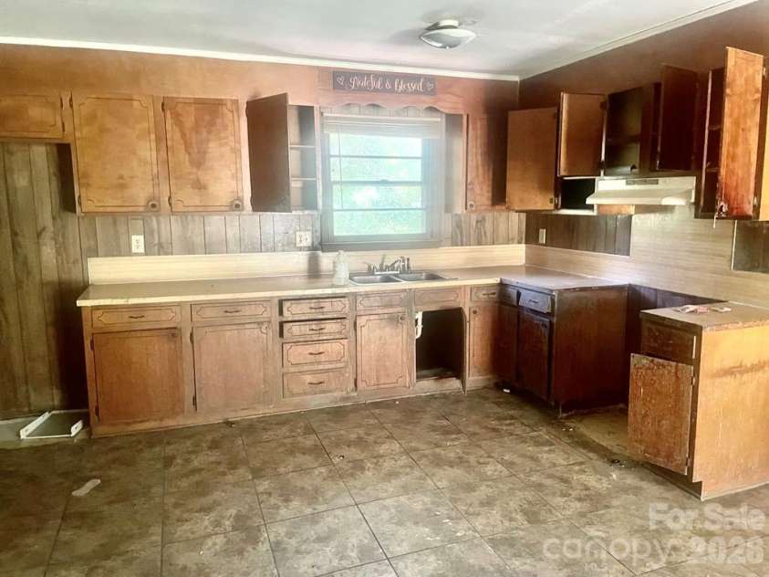 419 Rocky Brook Drive, Shelby, NC 28150.  MLS# CAR4429887, YatesRealty ID 53782. 