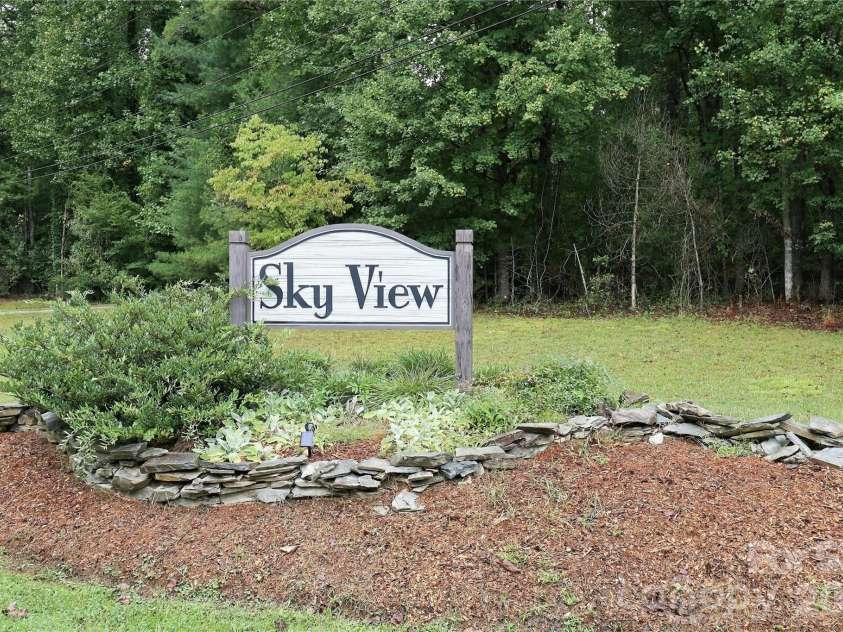 75 Crosswick Lane, Hendersonville, NC 28739.  MLS# CAR4418925, YatesRealty ID 53785. 