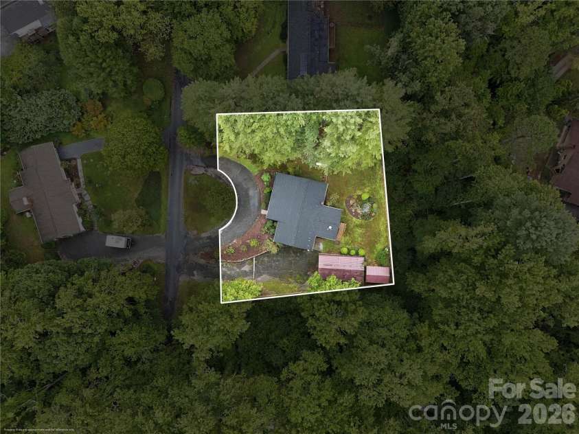 75 Crosswick Lane, Hendersonville, NC 28739.  MLS# CAR4418925, YatesRealty ID 53785. 