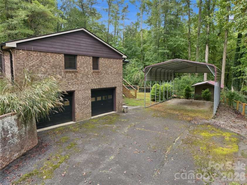 75 Crosswick Lane, Hendersonville, NC 28739.  MLS# CAR4418925, YatesRealty ID 53785. 