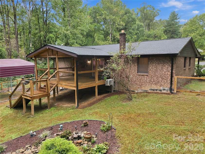 75 Crosswick Lane, Hendersonville, NC 28739.  MLS# CAR4418925, YatesRealty ID 53785. 