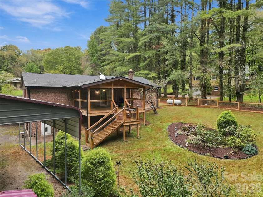 75 Crosswick Lane, Hendersonville, NC 28739.  MLS# CAR4418925, YatesRealty ID 53785. 