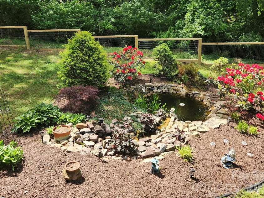 75 Crosswick Lane, Hendersonville, NC 28739.  MLS# CAR4418925, YatesRealty ID 53785. 