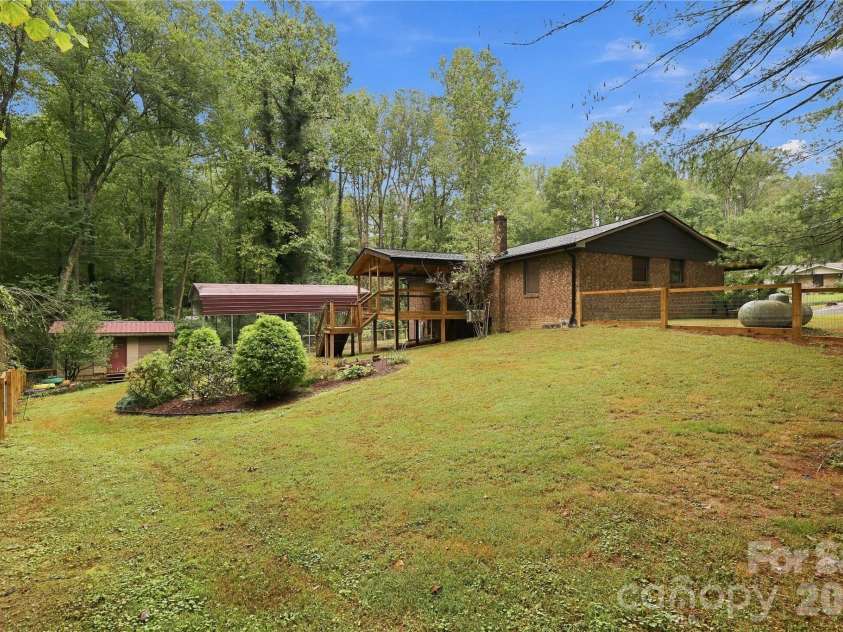 75 Crosswick Lane, Hendersonville, NC 28739.  MLS# CAR4418925, YatesRealty ID 53785. 