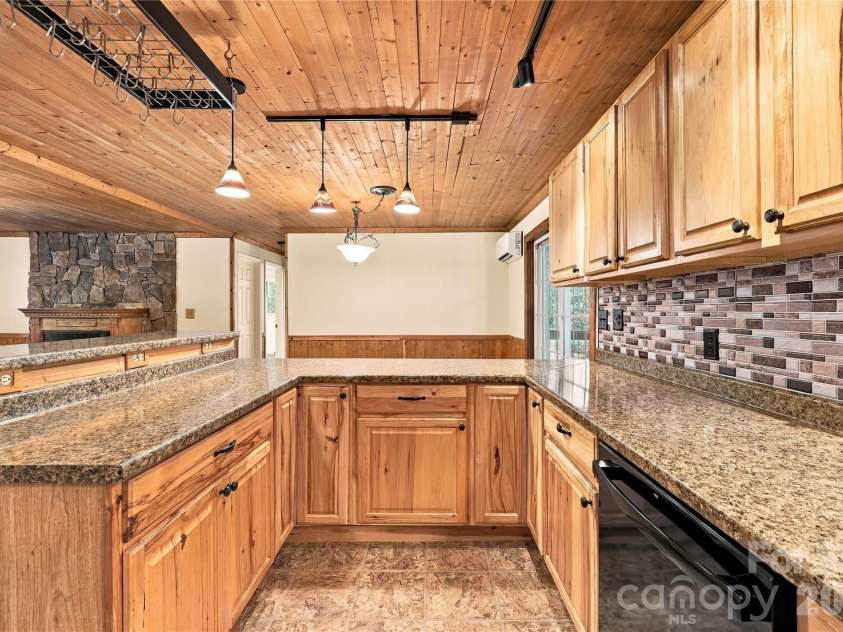 75 Crosswick Lane, Hendersonville, NC 28739.  MLS# CAR4418925, YatesRealty ID 53785. 