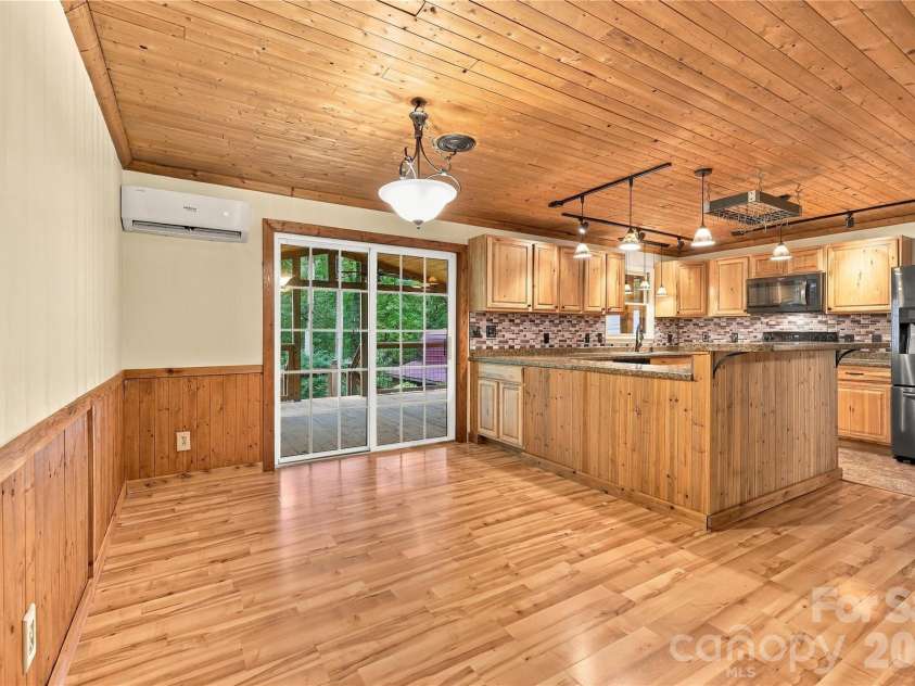 75 Crosswick Lane, Hendersonville, NC 28739.  MLS# CAR4418925, YatesRealty ID 53785. 