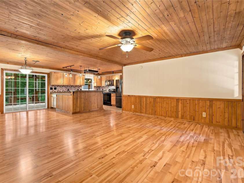 75 Crosswick Lane, Hendersonville, NC 28739.  MLS# CAR4418925, YatesRealty ID 53785. 