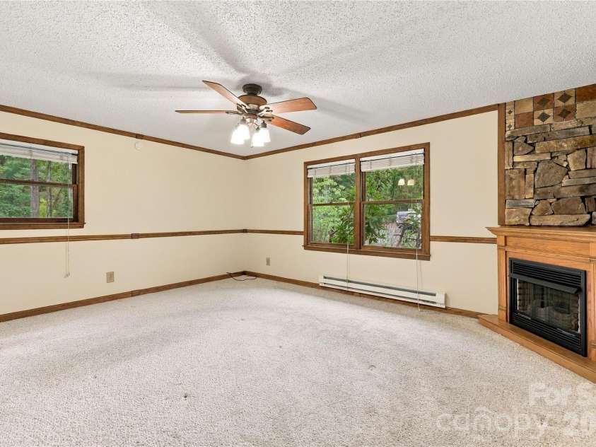 75 Crosswick Lane, Hendersonville, NC 28739.  MLS# CAR4418925, YatesRealty ID 53785. 