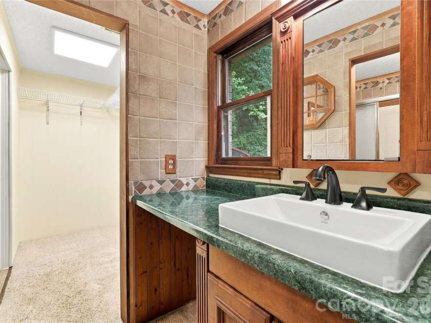 75 Crosswick Lane, Hendersonville, NC 28739.  MLS# CAR4418925, YatesRealty ID 53785. 