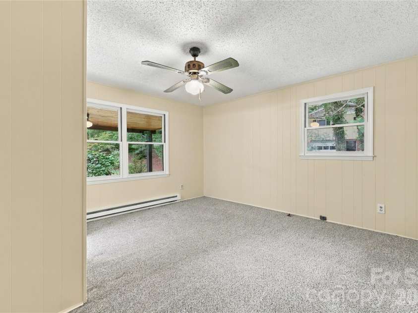75 Crosswick Lane, Hendersonville, NC 28739.  MLS# CAR4418925, YatesRealty ID 53785. 