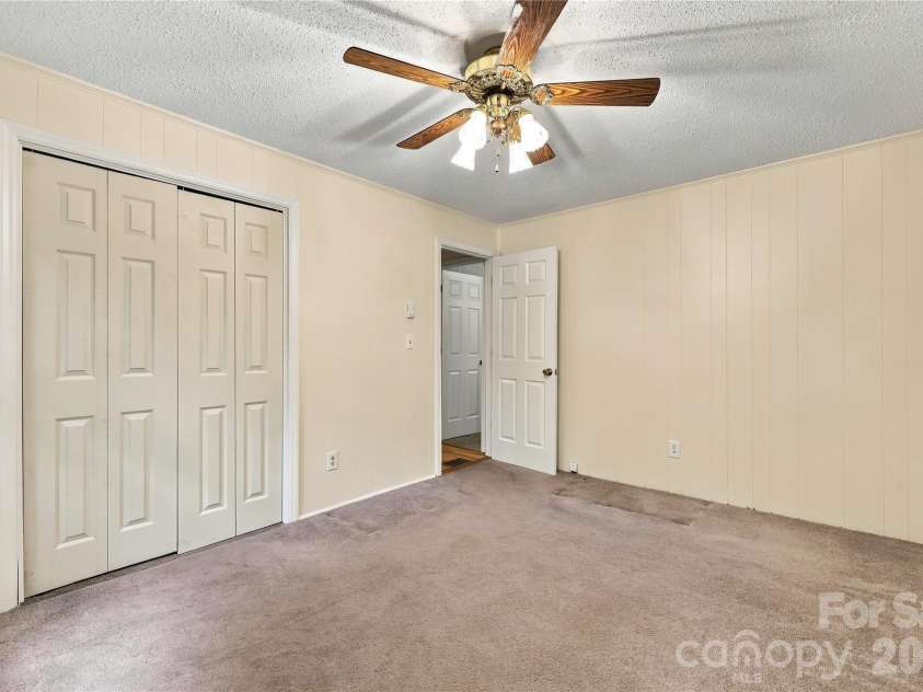 75 Crosswick Lane, Hendersonville, NC 28739.  MLS# CAR4418925, YatesRealty ID 53785. 