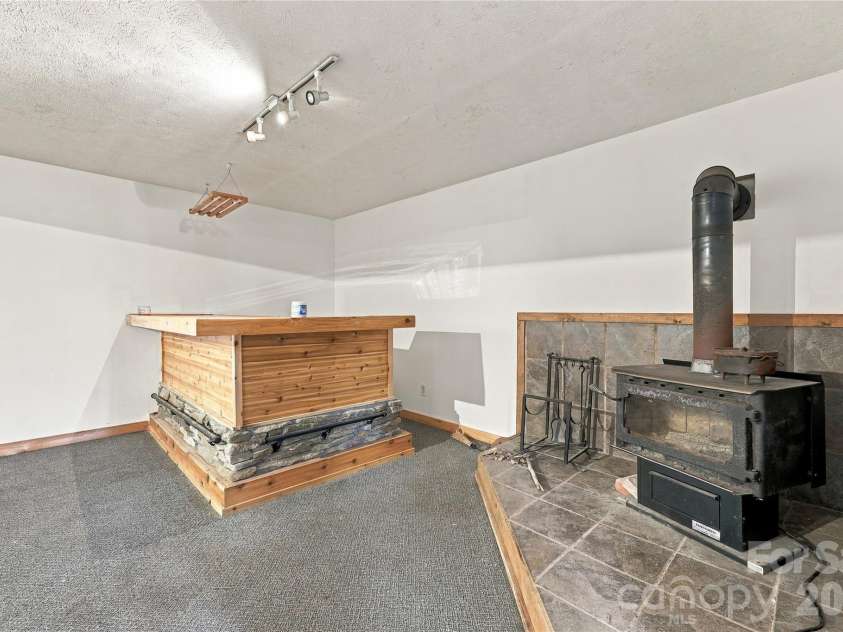 75 Crosswick Lane, Hendersonville, NC 28739.  MLS# CAR4418925, YatesRealty ID 53785. 