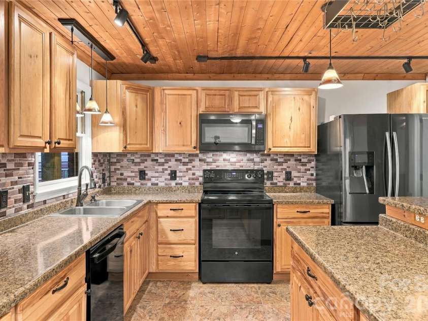 75 Crosswick Lane, Hendersonville, NC 28739.  MLS# CAR4418925, YatesRealty ID 53785. Kitchen -