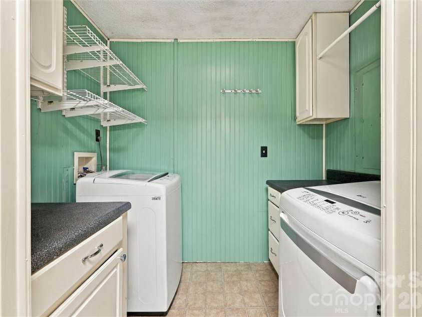 75 Crosswick Lane, Hendersonville, NC 28739.  MLS# CAR4418925, YatesRealty ID 53785. Laundry -