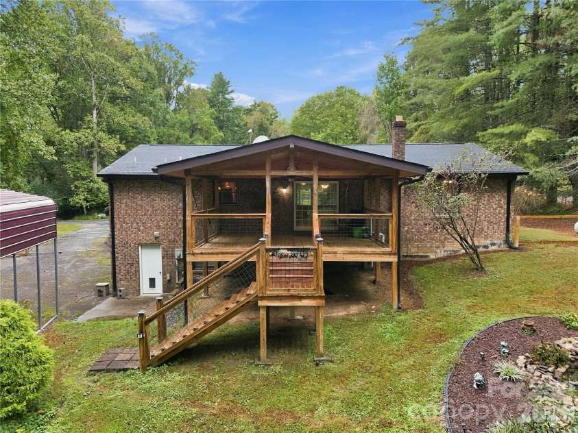 75 Crosswick Lane, Hendersonville, NC 28739.  MLS# CAR4418925, YatesRealty ID 53785. Make your appointment!