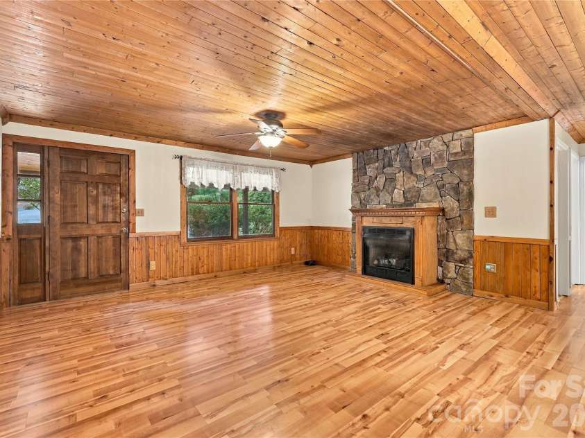75 Crosswick Lane, Hendersonville, NC 28739.  MLS# CAR4418925, YatesRealty ID 53785. Open Concept Living -
