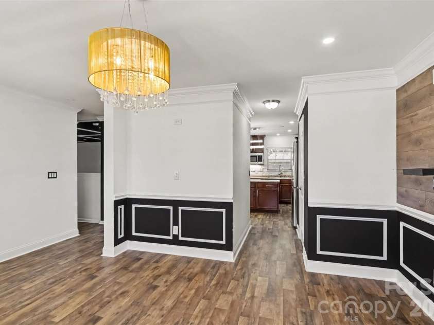 8824 Merrie Rose Avenue, Charlotte, NC 28213.  MLS# CAR4429042, YatesRealty ID 53787. 