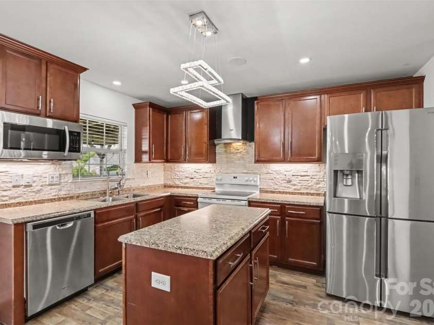 8824 Merrie Rose Avenue, Charlotte, NC 28213.  MLS# CAR4429042, YatesRealty ID 53787. 