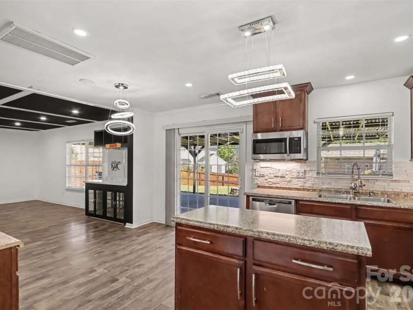 8824 Merrie Rose Avenue, Charlotte, NC 28213.  MLS# CAR4429042, YatesRealty ID 53787. 