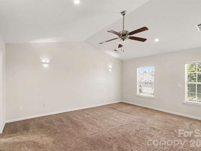 8824 Merrie Rose Avenue, Charlotte, NC 28213.  MLS# CAR4429042, YatesRealty ID 53787. 