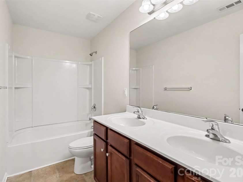 8824 Merrie Rose Avenue, Charlotte, NC 28213.  MLS# CAR4429042, YatesRealty ID 53787. 