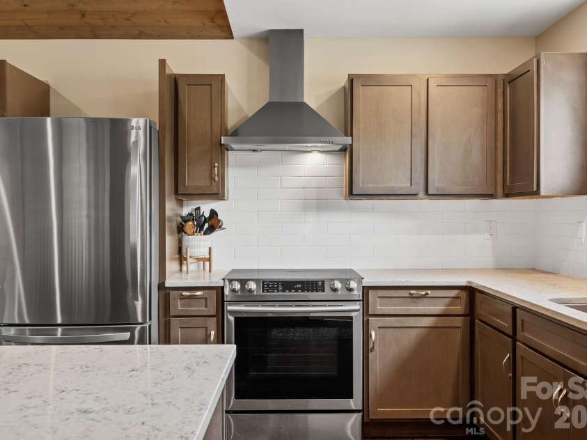 140 Gun Club Drive, Marshall, NC 28753.  MLS# CAR4429674, YatesRealty ID 53788. 