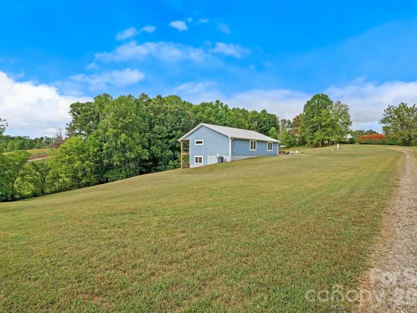 140 Gun Club Drive, Marshall, NC 28753.  MLS# CAR4429674, YatesRealty ID 53788. 