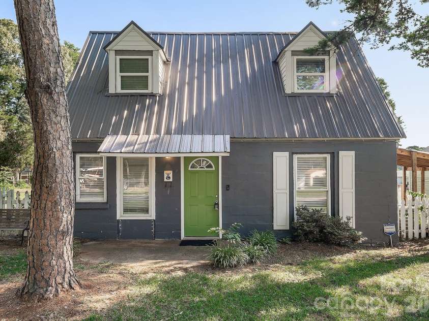 109 Julia Avenue, Belmont, NC 28012.  MLS# CAR4429794, YatesRealty ID 53789. 